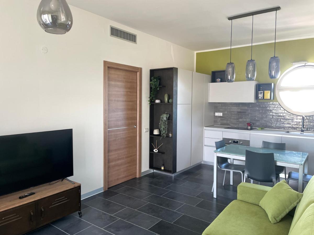 A Casa Di Tato Apartment กาลัมโบรเน ภายนอก รูปภาพ
